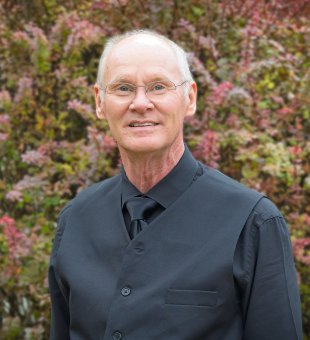 David is a retired ordained American Baptist pastor and has had musical leadership in all of the churches he served. Presently, he plays trumpet in the Cereal City Concert Band in Battle Creek, and several other pick up
groups, like a German band called “The Hungry Five”.
He plays bells in the FUMC bell choir and sings in the FUMC chancel choir. He is happy to be playing bells in t he Kalamazoo Ringers!
David’s hobbies include working out at Planet Fitness, reading good books, traveling with his wife Susan, and playing with his three grandchildren. He also helps out occasionally at Tiny Giant Farm, his son’s organic vegetable farm.
In his retirement, David tunes pianos throughout the week and calls it his “new resurrection work” as he brings life and a happier sound back to pianos!