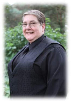 Holly joined the Kalamazoo Ringers in 2014. She started playing bells in her Detroit church in 1973 and has remained passionate about her bell choir participation for years. Holly holds degrees in Business Management and Social Work from EMU. In 2010 Holly decided to make Kalamazoo her home. Holly enjoys working outside her home and has three cats.