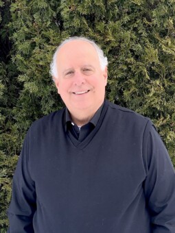 Gary Matthews joined the Kalamazoo Ringers in 2021. Besides being married to the Director, he has had a long career in music as a full-time church music and worship Pastor, conductor, composer and arranger. He has recorded many albums and just concluded a concert ministry with his brother performing over 600 concerts over the past 40 years. He and Martha also perform concerts nationally.