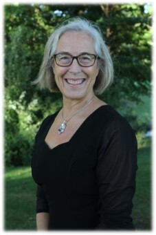 Before 2003, Linda considered herself a Kalamazoo Ringer “groupie”, attend all the in-town concerts as a faithful audience member, admiring not only the group’s ringing expertise, but also the difficulty of the music repertoire. In January of 2003, Linda’s life changed and has never been the same! She was asked to become a long-term sub for the KR spring season, a daunting task, to say the least. Hundreds of practice hours later, she rang in her first KR concert, not without wrong notes, but with a sense of accomplishment and pride.
And now, for the past 20 years, she has rung with the most amazing group of people, has met wonderful new friends, learned to step beyond her musical comfort zone, stepped into the position of section leader, and has grown in her mastery of ringing skills.
Since retiring in 2017 from teaching middle school in Portage, she has become full time Granny Nanny for two of her eight grandchildren. She and her husband of 45 years, Dave, spend much of their time visiting and playing with their grandbabies, all of whom live in or near Kalamazoo. God is so good! Besides ringing and directing two bell choirs at church, Linda enjoys gardening, driving the family pontoon boat, teaching swimming, volunteering at the Thrift Shop, and chasing energetic grandchildren. See you all at the next Kalamazoo Ringers concert!