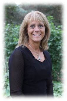 Karen joined the Kalamazoo Ringers in 2013. She began ringing bells with her youngest daughter in a bell group at church. Karen teachers 8th grade Language Arts in Paw Paw where she has taught since 1991. In her spare time Karen enjoys reading, going to the beach, spending time with her 3 daughters, Jennifer, Stephanie, and Katie, and traveling with her new husband, Kevin.