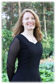 Chris joined the Kalamazoo Ringers in 2008. She was introduced to handbells in 1981 and played in several Colorado and Michigan choirs and ensembles. Chris has a background in chemical and pharmaceutical research but currently she is the library assistant at a local high school. When not making music, she enjoys outdoor activities with her family.